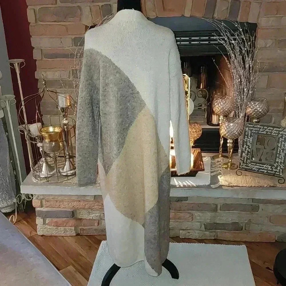 Sincerely Jules Long Sweater - Picture 3 of 4